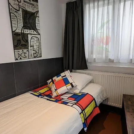 The In The Center 4*