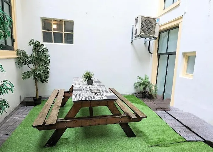 The In The Center Aparthotel