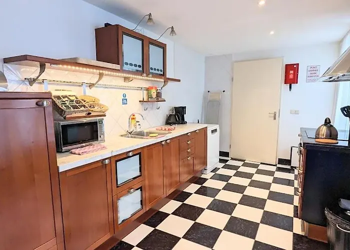 The In The Center Aparthotel