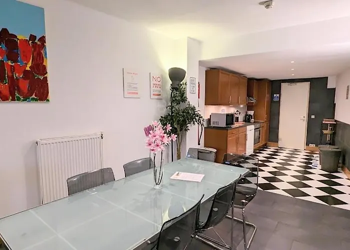 The In The Center 4*