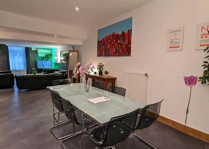 The In The Center מלון דירות