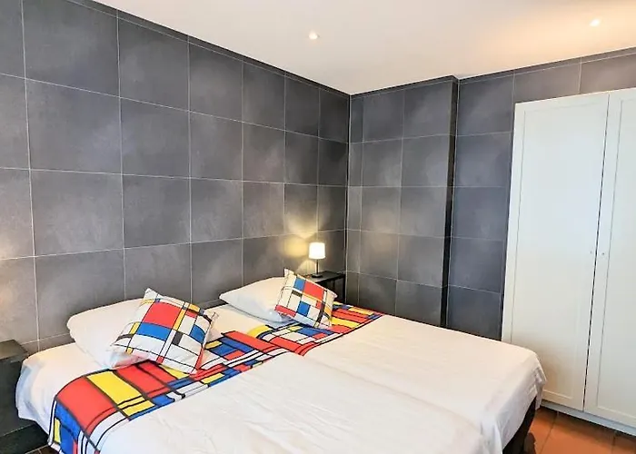 מלון דירות The In The Center 4*