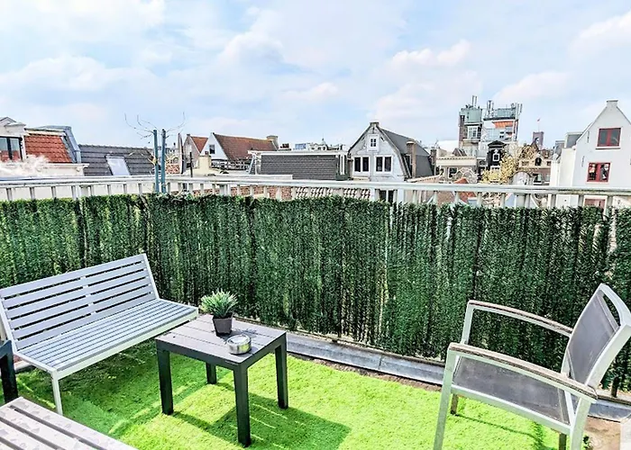 The In The Center 4*